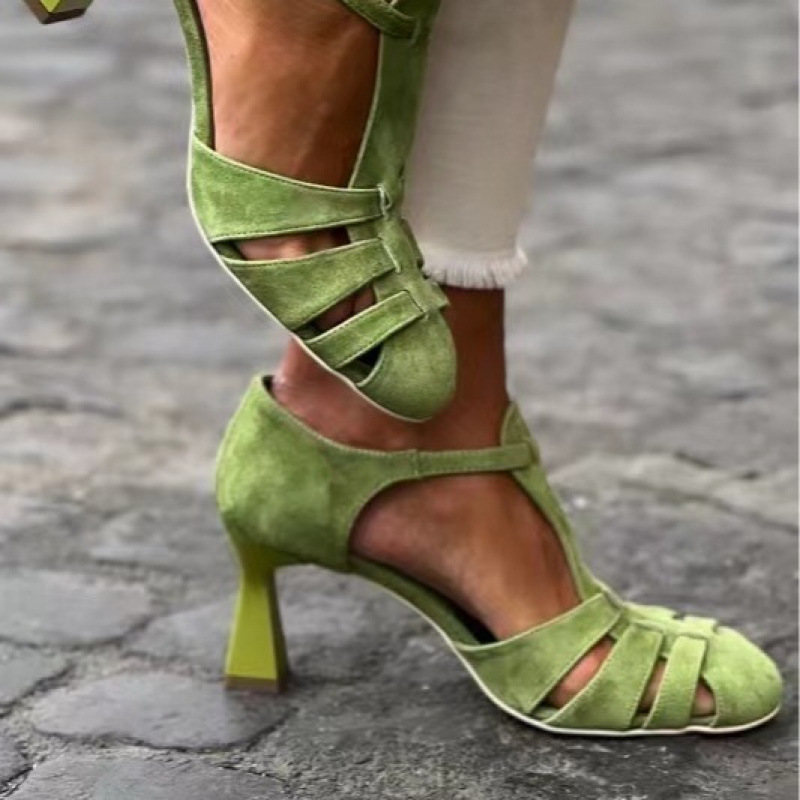 Spaghetti Strap Dress - Damen Grüne Wildleder Kitten-Heel T-Riemen Sandalen