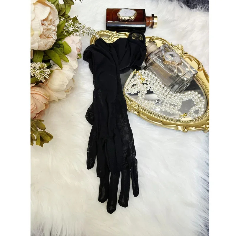 Verführerische Modehandschuhe  – Women Fashion Photoshoot Bewertung und Preis